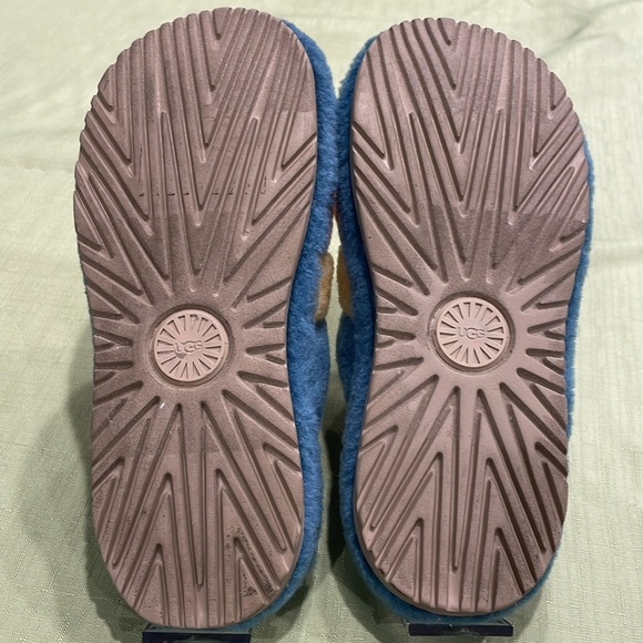 Ugg Fluff You Cali Stripe slip on loafers. So comfy! Great Preworn condition! - Picture 6 of 11